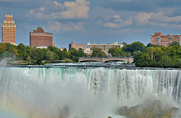 niagara-falls-2112307_640